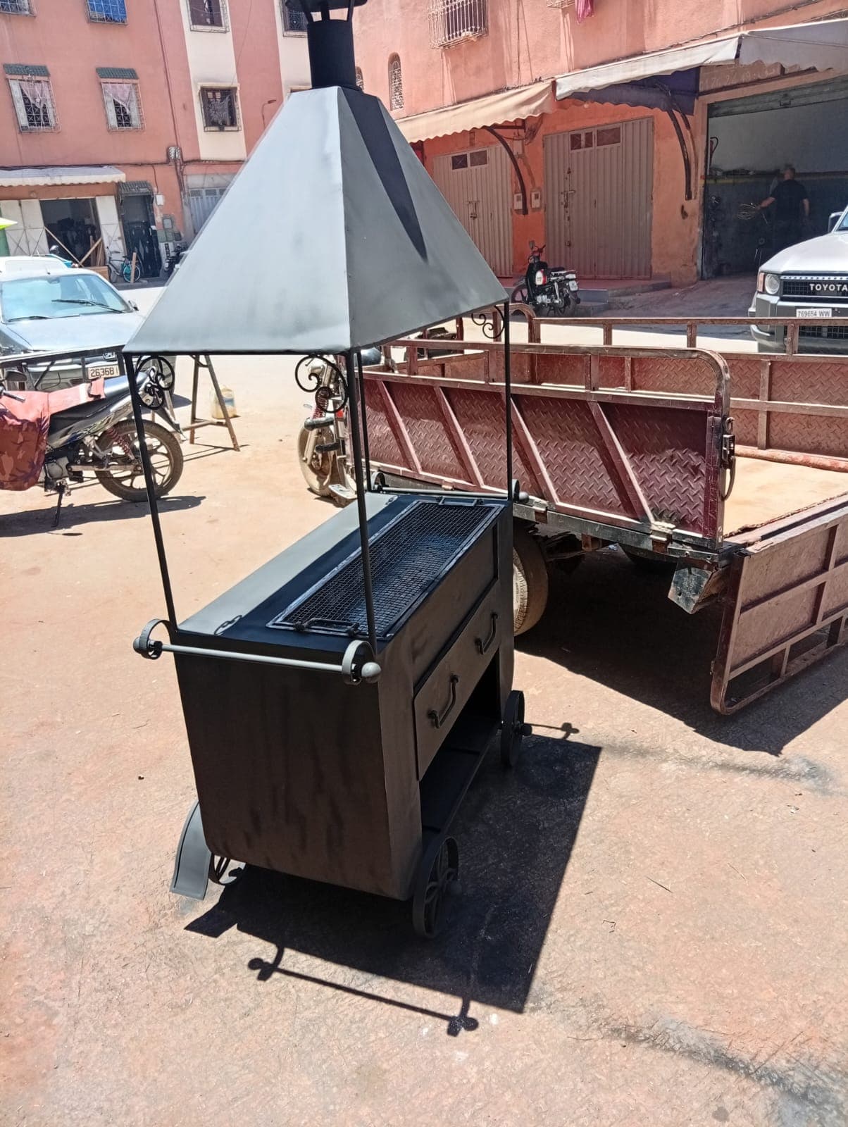 Barbecue professionnel sur roues avec hotte - Fabrication sur mesure